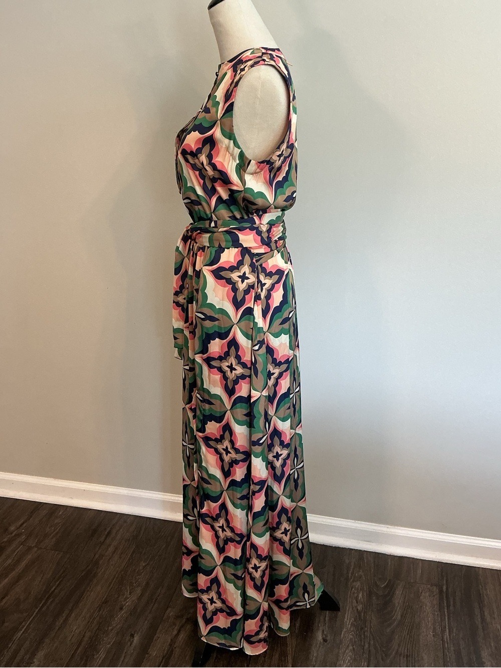 Misa Los Angeles Anabella Sleeveless Maxi Dress in Geometric Floral - Picture 5 of 15